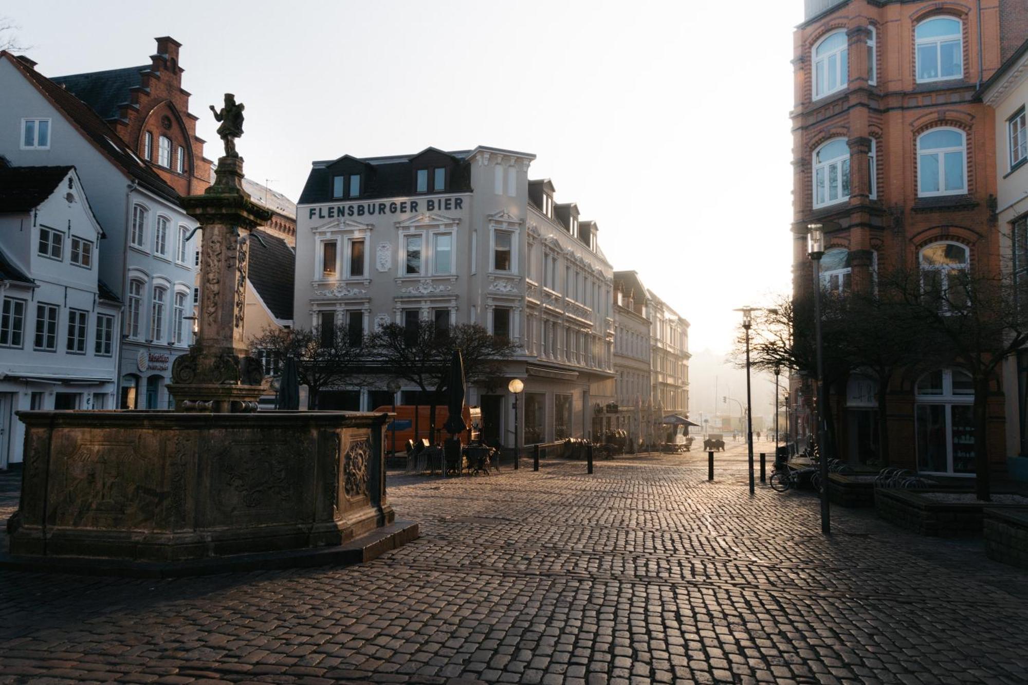 Grosses Apartment Mit 2 Balkonen Zentral Am Nordertor เฟลนส์บวร์ก ภายนอก รูปภาพ