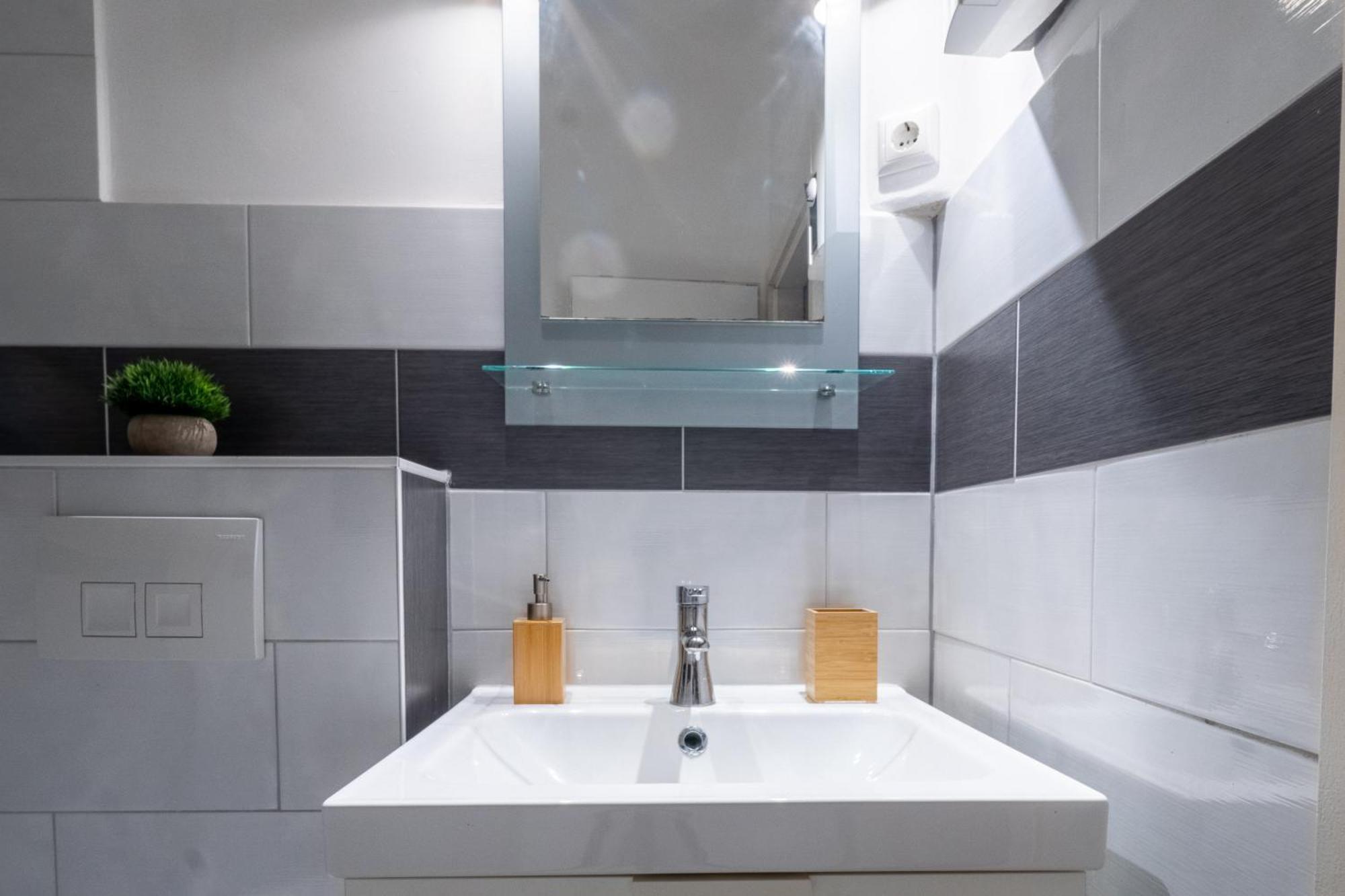 Grosses Apartment Mit 2 Balkonen Zentral Am Nordertor เฟลนส์บวร์ก ภายนอก รูปภาพ